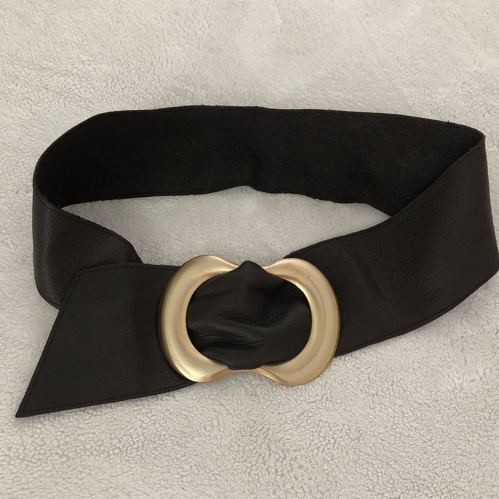 BCBGMaxAzria Brown Leather Belt with Gold Accent! Fits most s/l